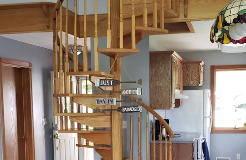 Long Lake House | House on Loon Lake 1m to Long Lake| Sleeps 6, 2 Bedrooms & 1 Large Loft| 3 Beds