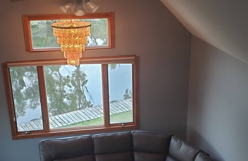 Long Lake House | House on Loon Lake 1m to Long Lake| Sleeps 6, 2 Bedrooms & 1 Large Loft| 3 Beds