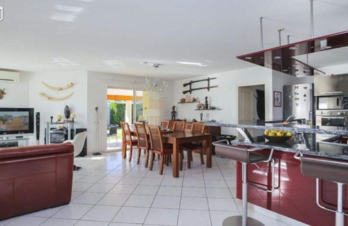 Orx House | HOUSE ON ONE LEVEL HEATED POOL, QUIET AND NEAR BEACHES