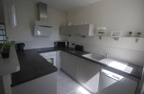 La Flotte House | House on quiet shady plot, near sea, village center and cycle paths
