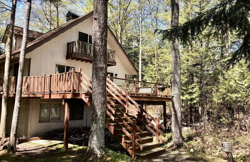 Traverse City House | House on sandy beach in Omena. Budget friendly. Pet ok. Sunrise views.
