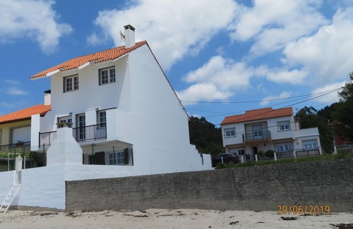 Uhia House | House on the beach Uhía Esteiro