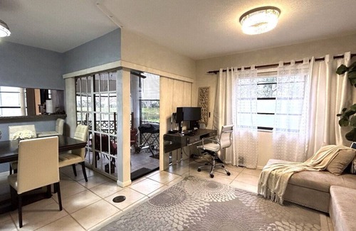 Deerfield Beach House | House on the lake, charming, quiet neighbourhood, heated pool
