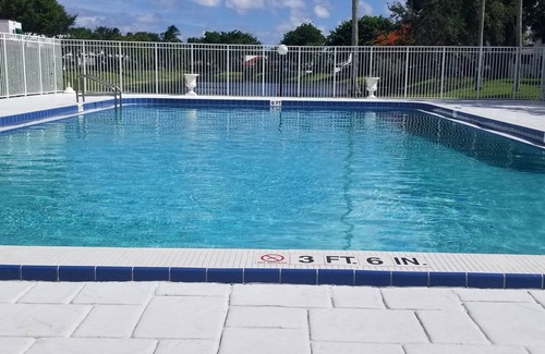 Deerfield Beach House | House on the lake, charming, quiet neighbourhood, heated pool