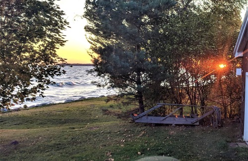 Carrying Place House | House On the Shore of Lake Ontario Near Presqu'ile Park