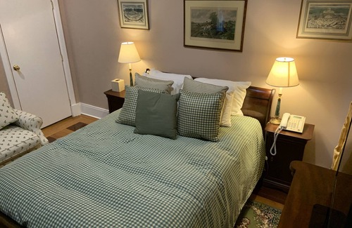 Flanders House | HOUSE ,POOL , NEARBY BEACHES , GOLFING, WINE TASTING , SHOPPING ,FINE DINING,