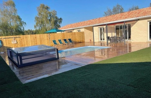 Grayan-Et-L'Hopital House | House sleeps 4 with heated indoor pool (Maison L'Estuaire)