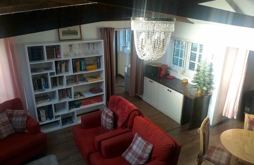 Hull Cottage | House - Sleeps 2, pet Friendly & Free Parking