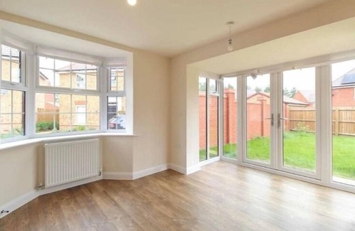 Burton Latimer House | House-Sleeps 8-Parking-Garden-Country Surroundings