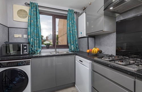 Sheffield House | House -Sleeps 8, parking, suitable for contractors