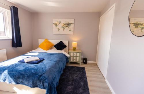 Winchester House | House - Sleeps 8 - Parking - Garden