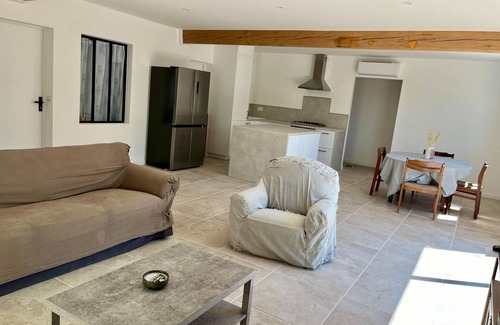 Ceyreste House | House surrounded by olive trees, set against a hill, on 2000 m2 of quiet land