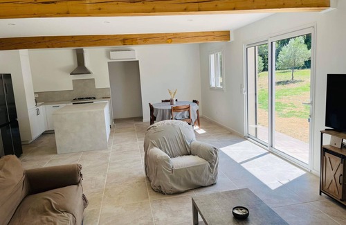 Ceyreste House | House surrounded by olive trees, set against a hill, on 2000 m2 of quiet land
