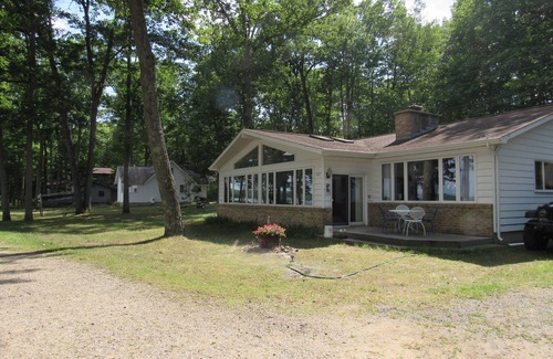 Higgins Lake House | House with 125' Higgins Lake frontage