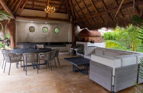 Xpu-Ha Villa | House with cenote and caves in Puerto Aventuras