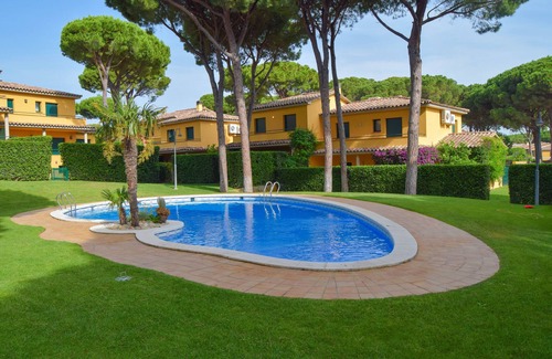 Pals House | House with community garden and pool 500 mts from the Playa de Pals-