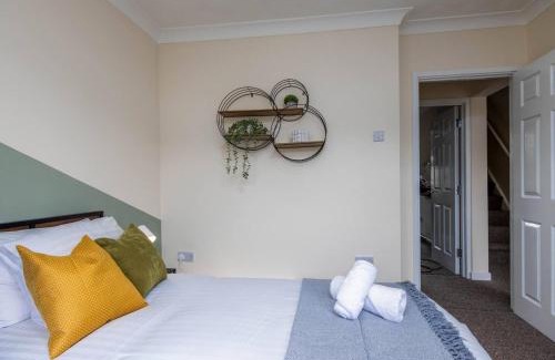 Shirley House | House With Driveway Close To Southampton Hospital