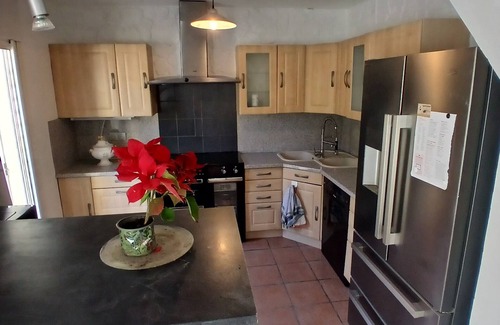 Entressen House | House with garden in a village in Provence, very popular with tourists.