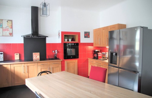 Chevrainvilliers House | House with heated indoor pool and jacuzzi