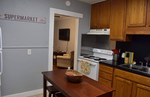 Highlands - Perkins Cottage | House with King and Queen beds! Garfield Cottage @LSU