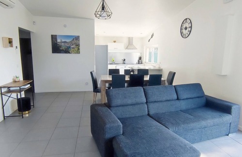 Istres House | House with magnificent view near forest