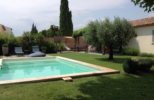 Le Thor House | House with pool 4 people