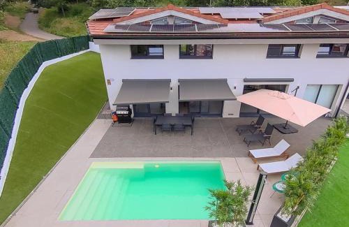 Uribarri House | House with pool and panoramic view of Bilbao
