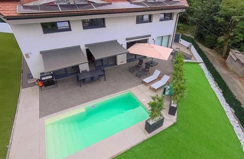 Uribarri House | House with pool and panoramic view of Bilbao
