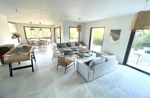 La Garde Villa | House with pool close to beaches