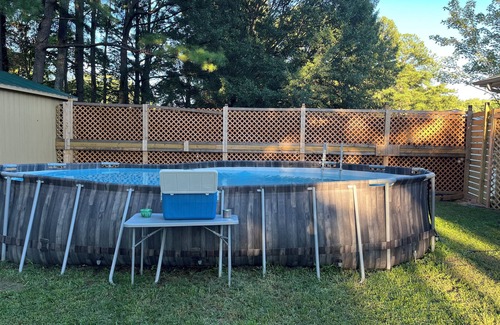 Jackson House | House with pool/privacy/fire pit fence in town