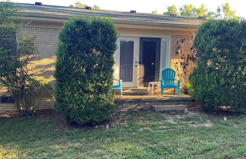 Jackson House | House with pool/privacy/fire pit fence in town