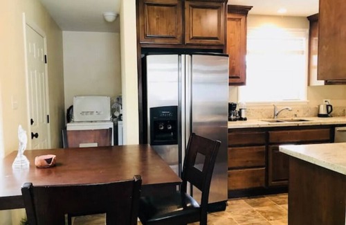 Warner Center House | House with Private Pool/Jaccuzi With Optional Pool heater