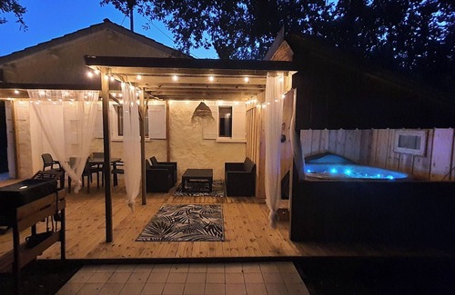 Lacanau Villa | House with SPA in quiet wooded area on 10000m2 between ocean beaches and lake in Lacanau