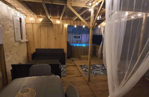 Lacanau Villa | House with SPA in quiet wooded area on 10000m2 between ocean beaches and lake in Lacanau