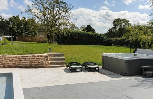 Isigny-le-Buat House | House with swimming pool, SPA, Sauna