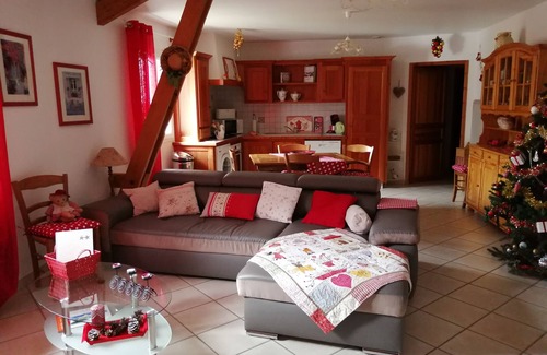 Saint-Disdier Cottage | House with swimming pool, terrace, garden and garage. Nature, calm, freshness