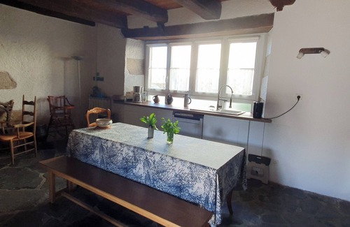 Billiers House | House XVIII stone Billiers center near the beaches, sleeps 9