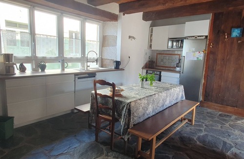Billiers House | House XVIII stone Billiers center near the beaches, sleeps 9
