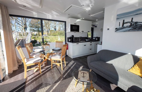 Bad Bederkesa House | Houseboat 5 Sea King. Close to nature and on the water.