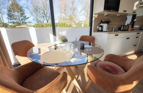 Bad Bederkesa House | Houseboat 6 Seeprinz. Romantic and firmly anchored.