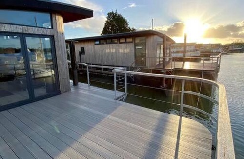 Bembridge Boat Rental | Houseboat Eleuthera