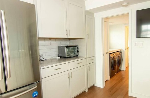 North End Boat Rental | HouseBoat Endless Summer- Luxury Houseboat on the