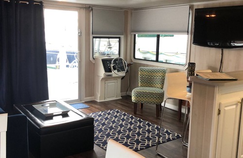Kittery Boat Rental | Houseboat Located In The Beautiful Kittery/Portsmouth Harbor