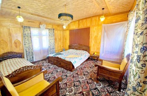 Khattalwada Boat Rental | Houseboat Oslo