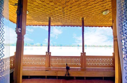 Khattalwada Boat Rental | Houseboat Oslo