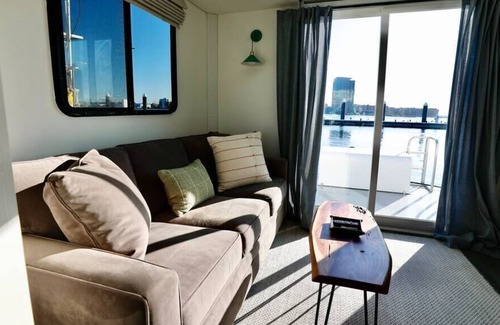 North End House | Houseboat Poseidon's Escape