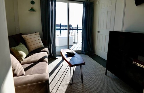North End House | Houseboat Poseidon's Escape