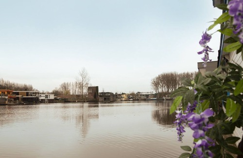 Hoofddorppleinbuurt Boat Rental | Houseboat - wake up with great view!