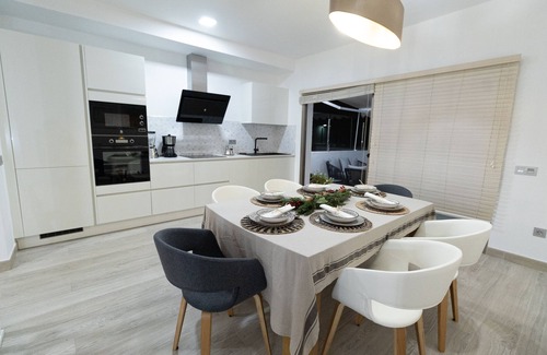 Corralejo House | Housing with Spa. Free WIFI. 0.3 km from the beach. We accept children + 12 years