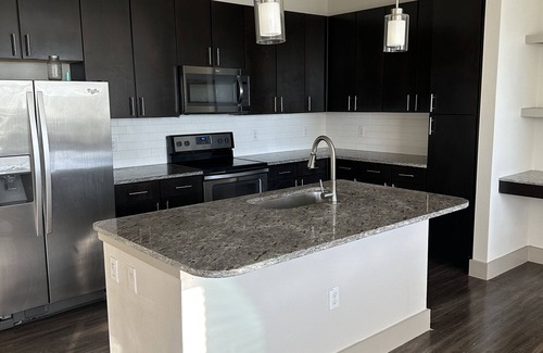 Houston Apartment | Houston 2bed apartment - 10 min. from the Galleria, 5 min from Meyerland plaza.